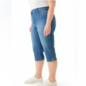 NWT Gloria Vanderbilt Amanda High Rise 21 inch inseam capri Jeans Size 18